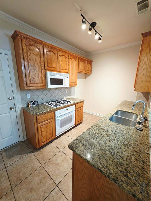 4231 Towne Lake Court, Irving, TX 75061