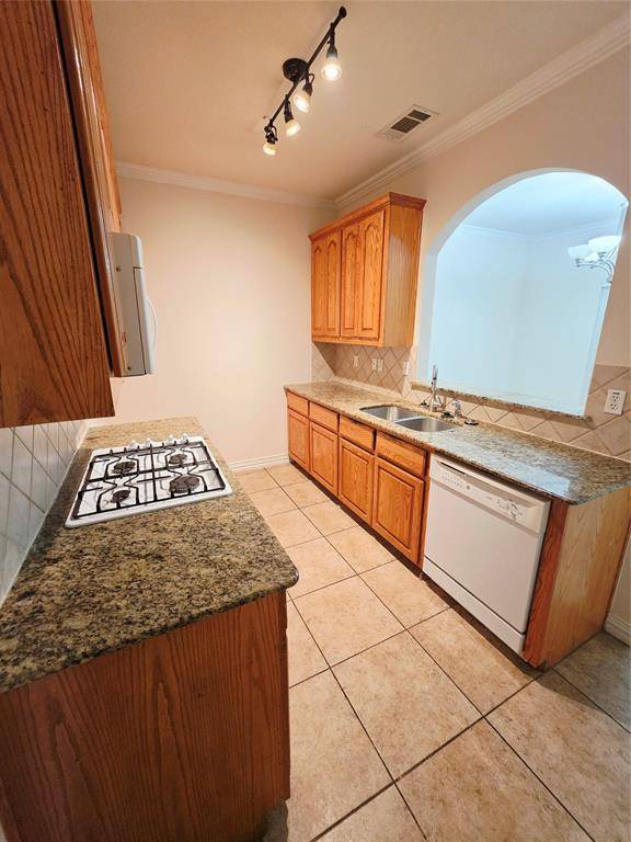 4231 Towne Lake Court, Irving, TX 75061