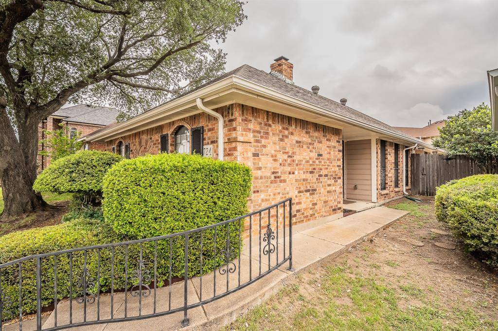 724 Ashbrook Drive, Desoto, TX 75115