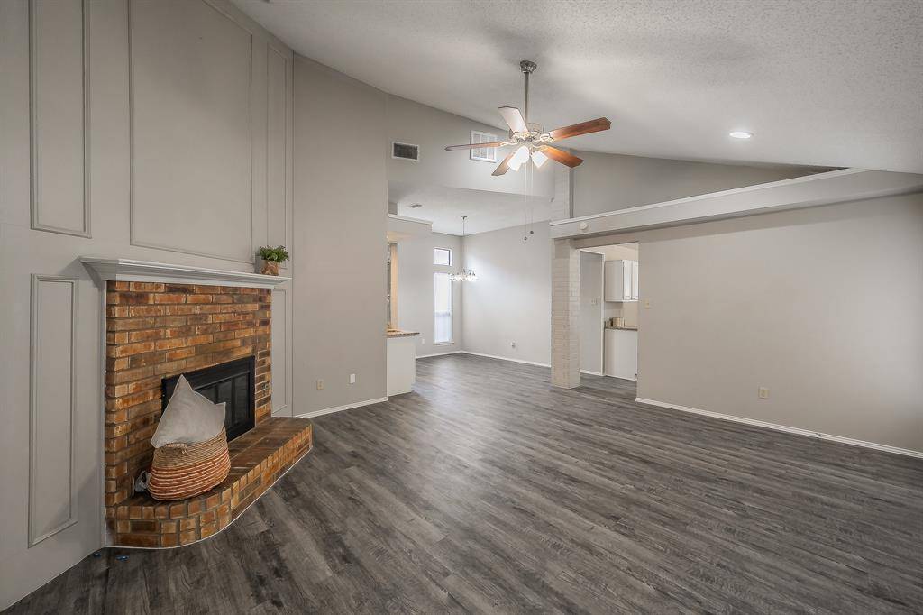 724 Ashbrook Drive, Desoto, TX 75115