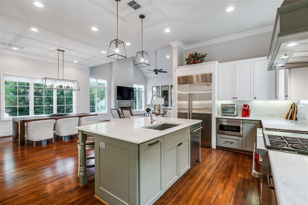 32 Fawn Wood Drive, Dallas, TX 75248