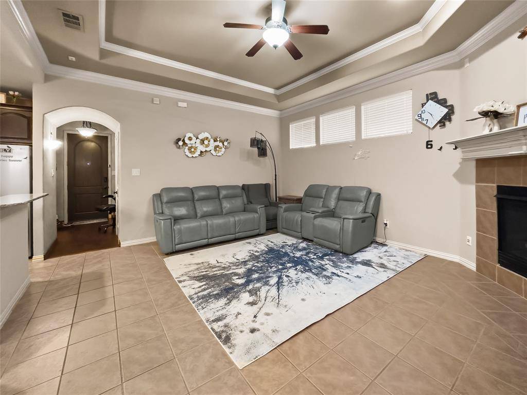 5801 Mira Lago Lane, Arlington, TX 76017