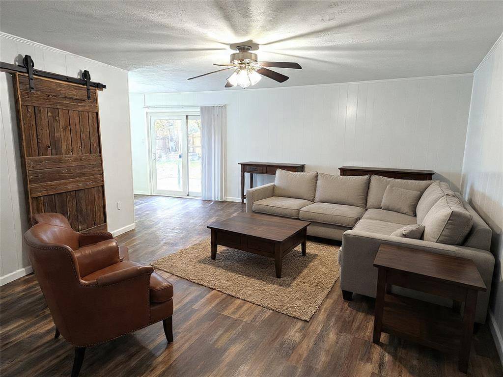 604 Bayless Drive, Euless, TX 76040