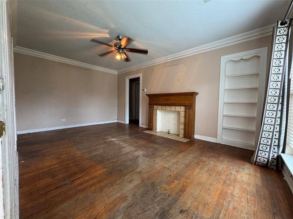 918 N Barnett Avenue, Dallas, TX 75211