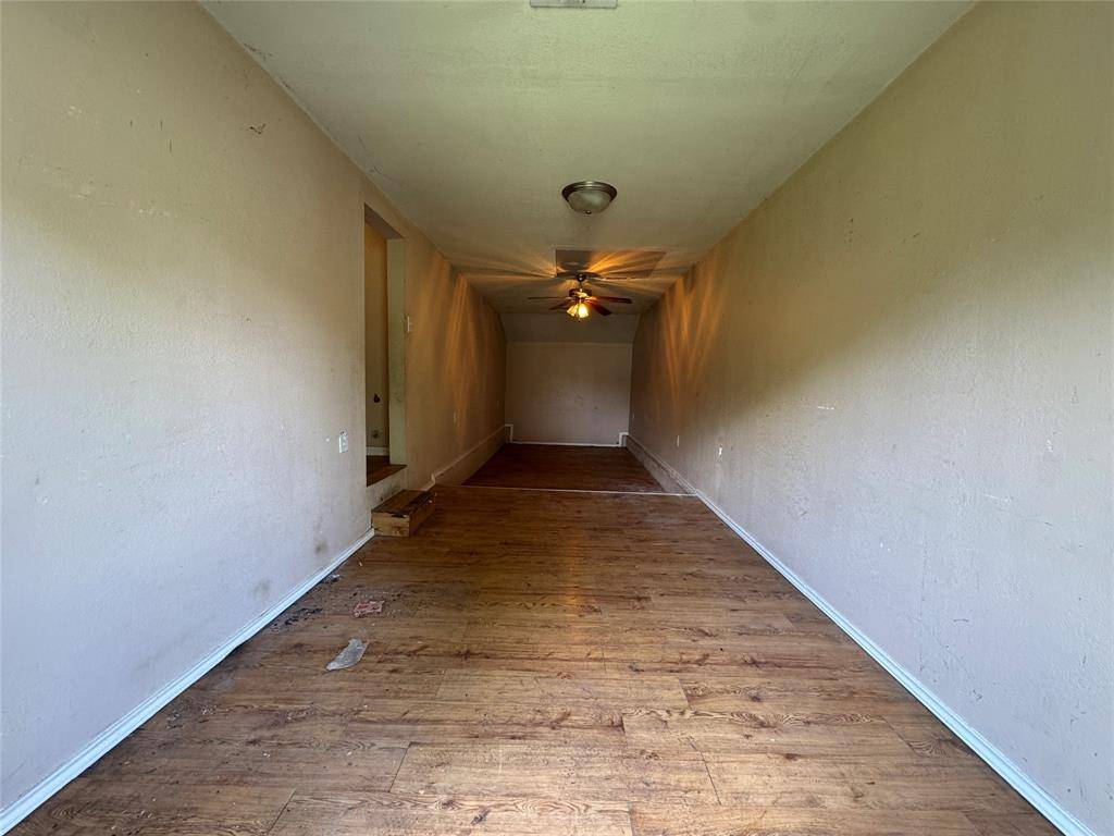 918 N Barnett Avenue, Dallas, TX 75211