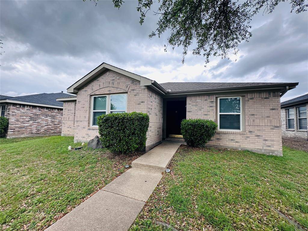 2463 Marimont Lane, Lancaster, TX 75134