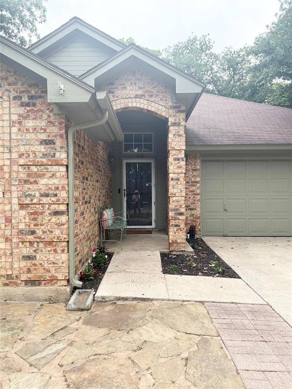 637 Inwood Road, Azle, TX 76020