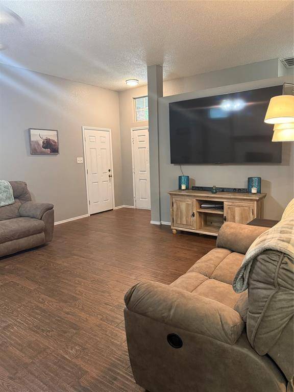 637 Inwood Road, Azle, TX 76020