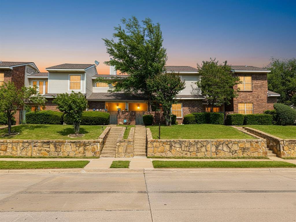831 Creekside Drive, Lewisville, TX 75067