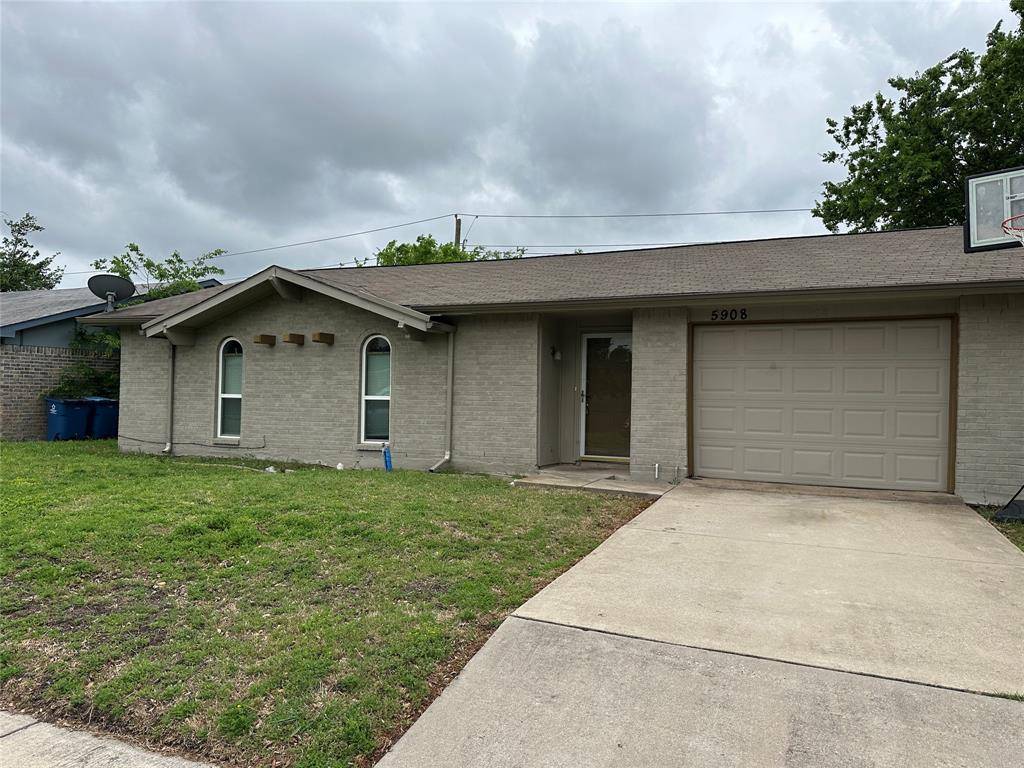 5908 Maple Lane, Rowlett, TX 75089