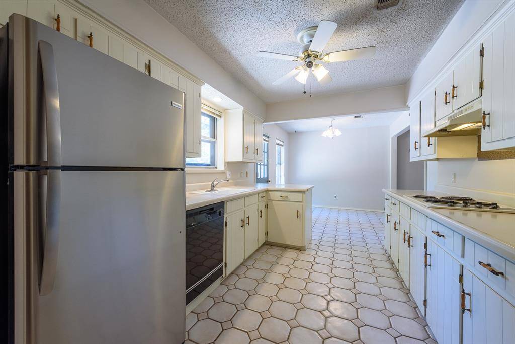 1915 Wendy Street, Irving, TX 75060