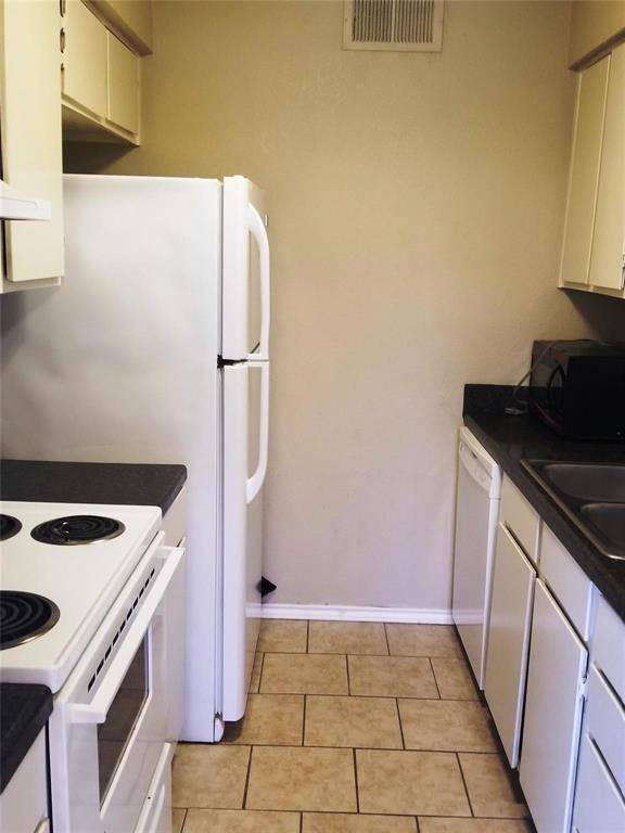 1700 Justin Lyn Street, Arlington, TX 76012