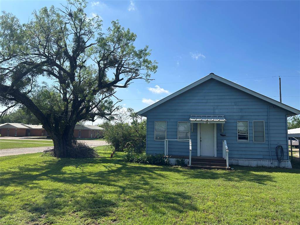 300 Harrison Avenue, Newcastle, TX 76372