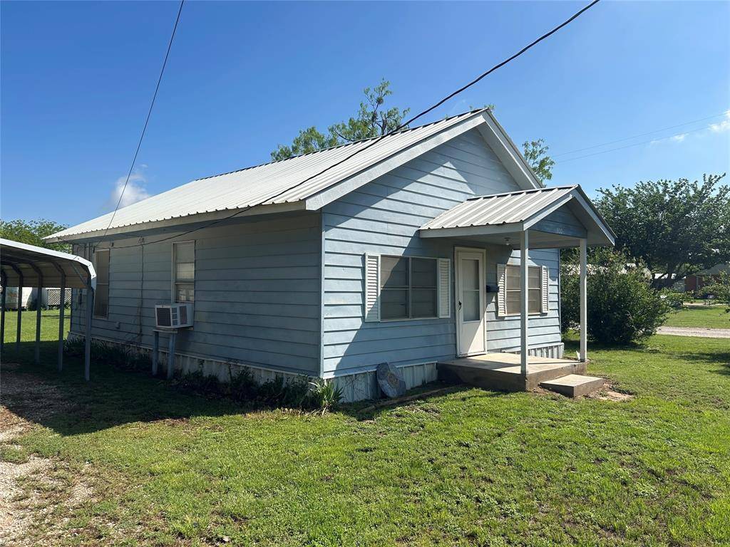 300 Harrison Avenue, Newcastle, TX 76372