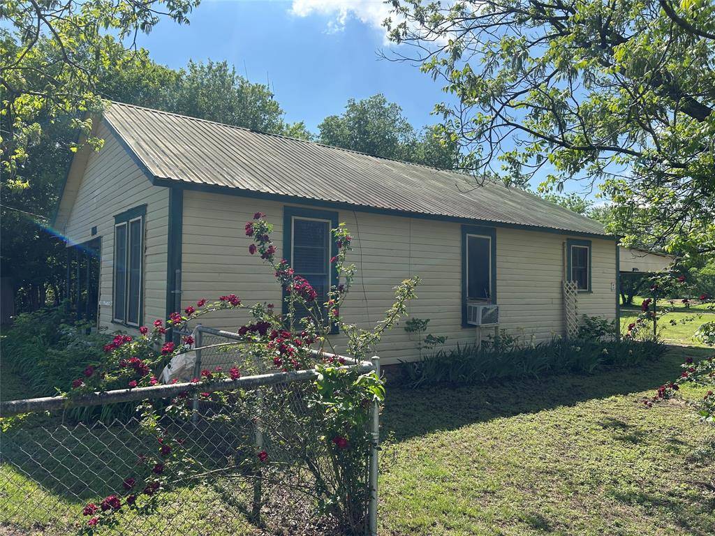 109 Harrison Avenue, Newcastle, TX 76372
