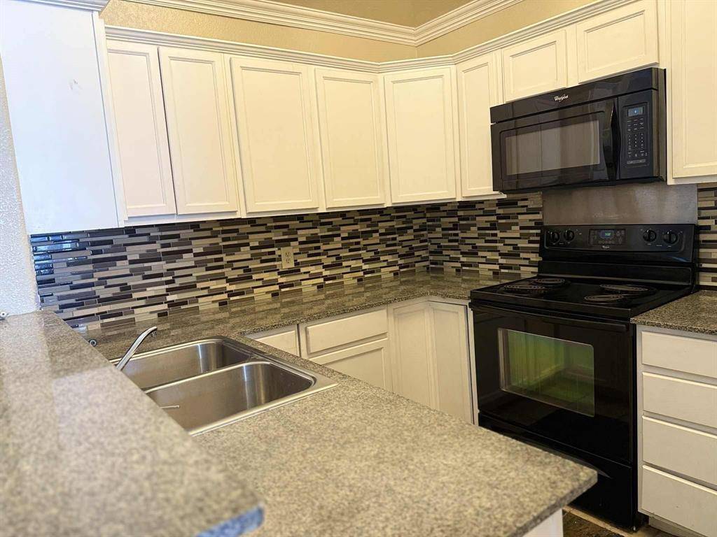 405 Amber Lane, Desoto, TX 75115