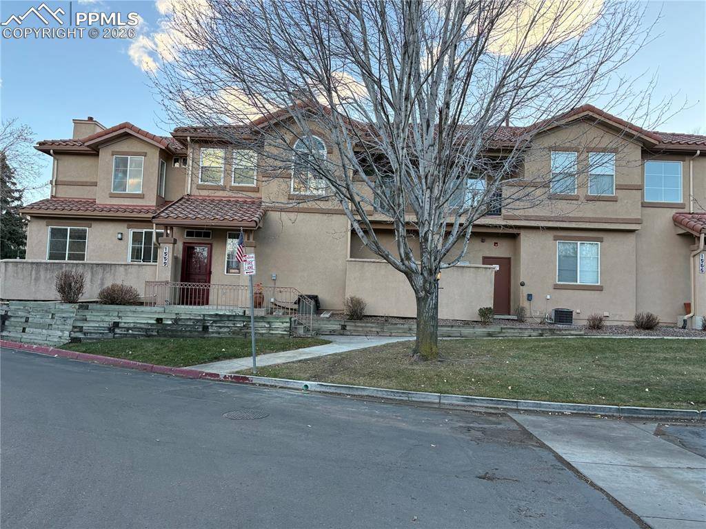 1559 Courtyard HTS, Colorado Springs, CO 80906