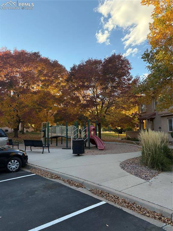 1559 Courtyard HTS, Colorado Springs, CO 80906