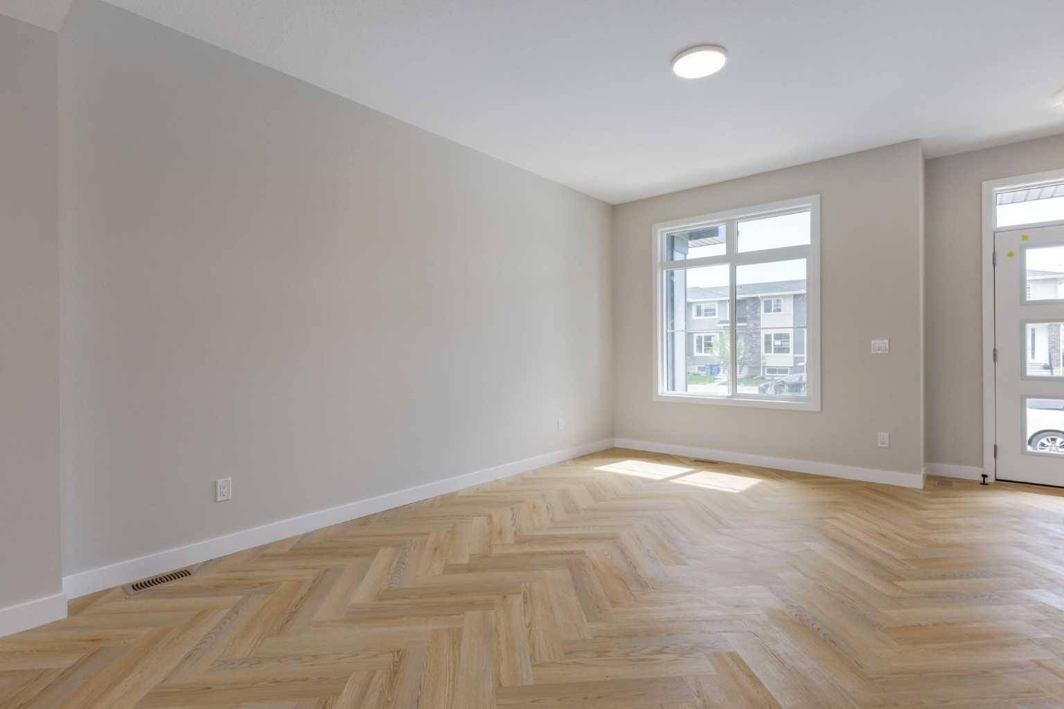 39 Andalusian RD, Cochrane, AB T4C 3B7