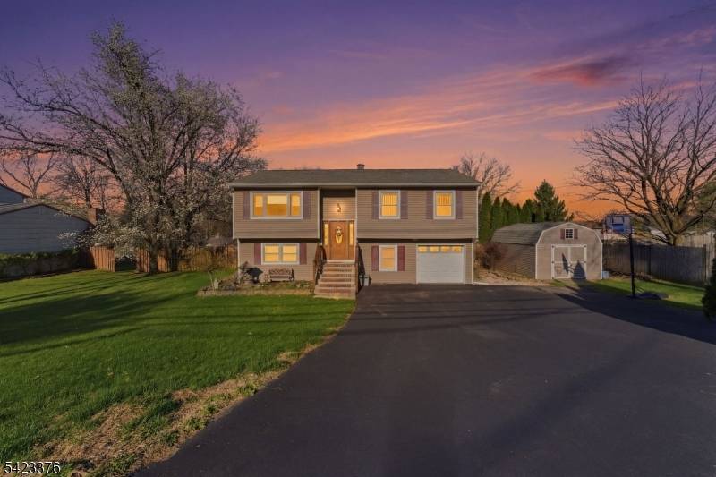 403 Red School Ln, Lopatcong Twp., NJ 08865