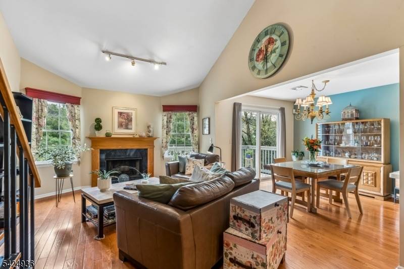 8 Quartz Ln, Paterson City, NJ 07501