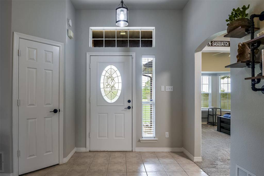 1303 Lariat Circle, Oak Leaf, TX 75154