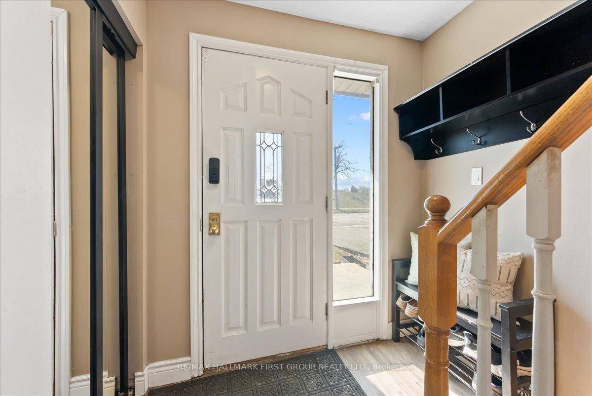 398 Dean AVE, Oshawa, ON L1H 3E2