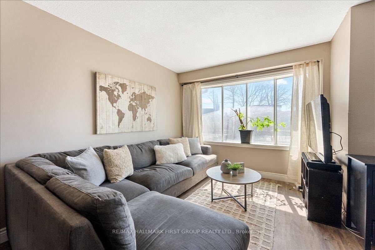 398 Dean AVE, Oshawa, ON L1H 3E2