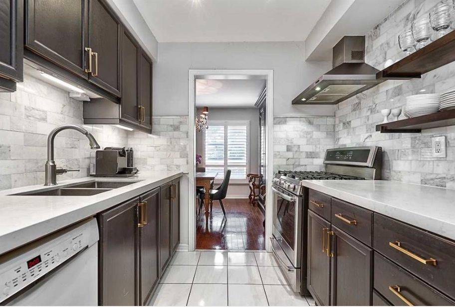 2006 Glenada CRES #26, Oakville, ON L6H 5R9