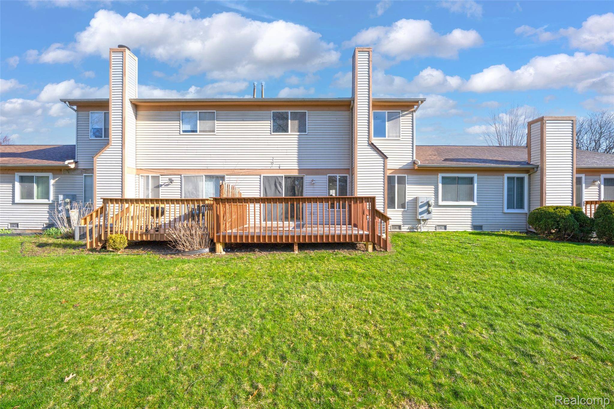 35601 Pheasant LN, Westland, MI 48185