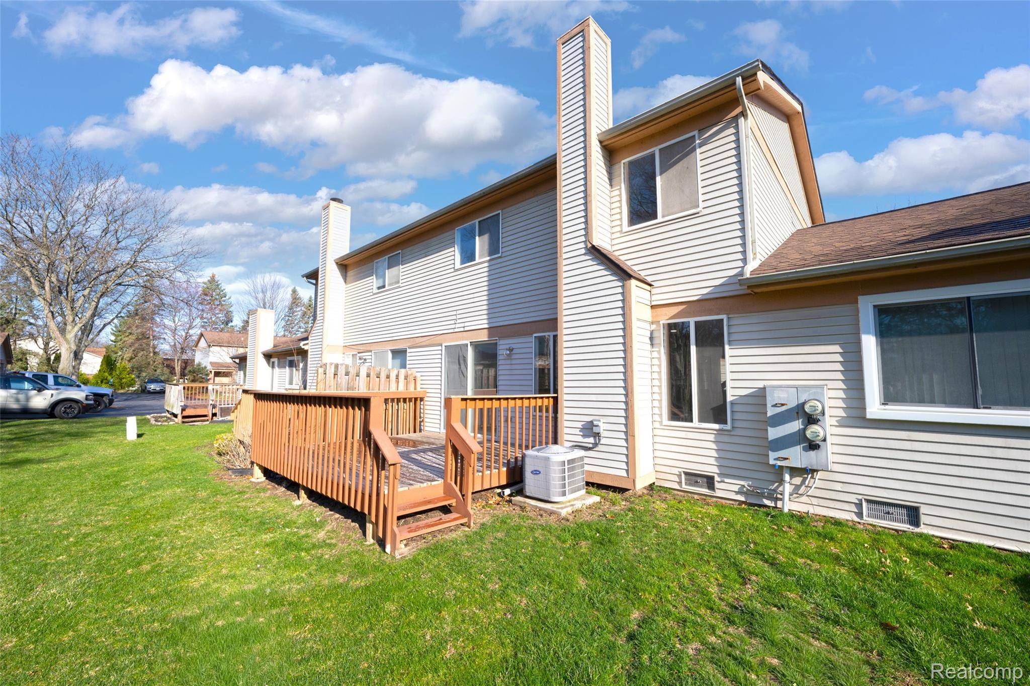 35601 Pheasant LN, Westland, MI 48185