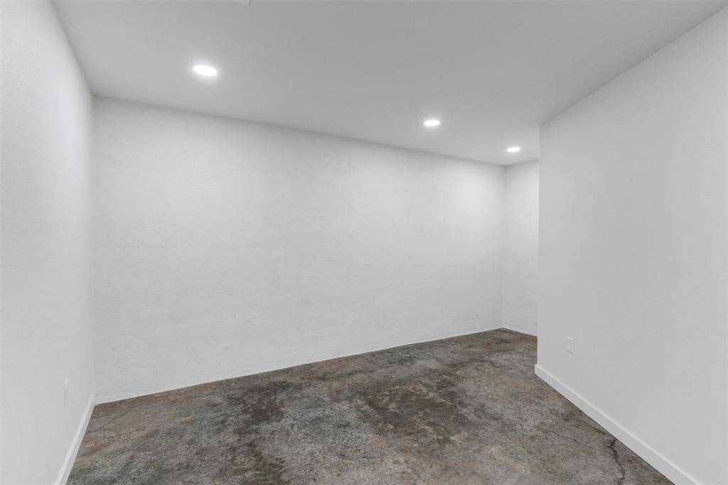 1555 Woodmere Trail #102, Granbury, TX 76048