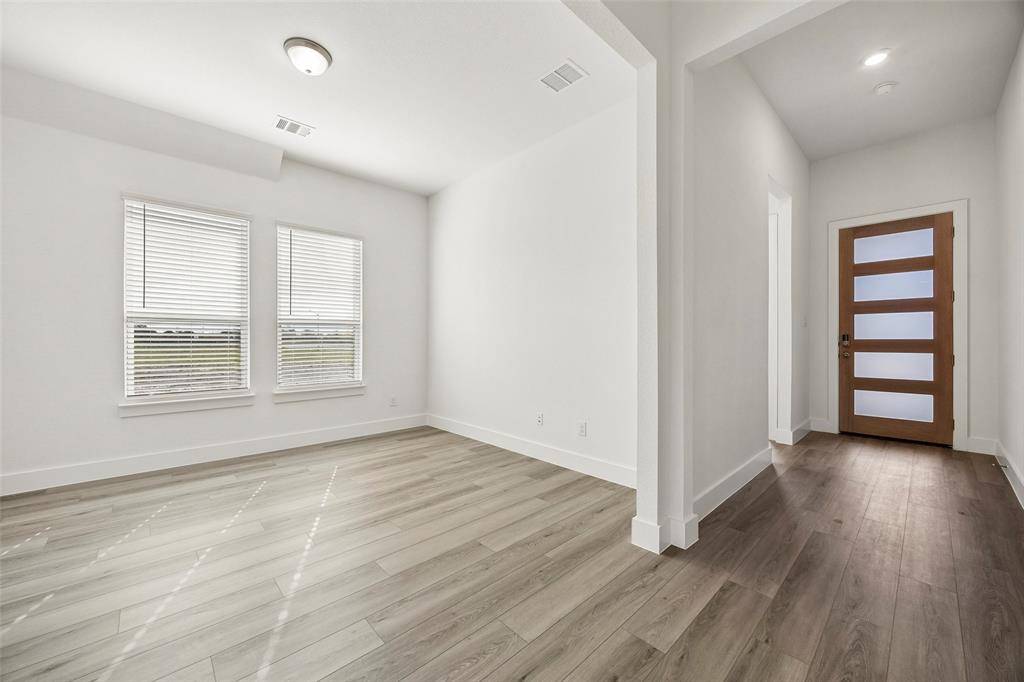 1929 Comanche Drive, Desoto, TX 75115