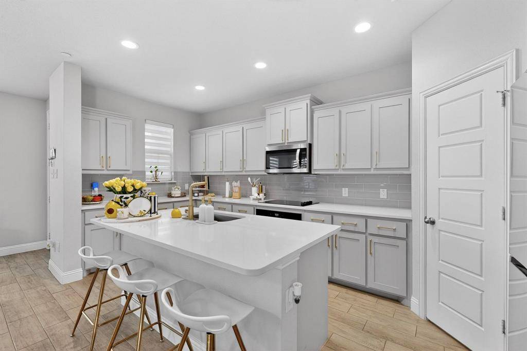 6040 Bursey Road, Watauga, TX 76148