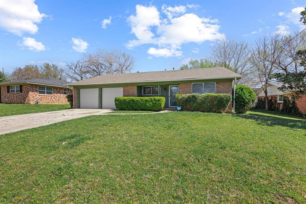 1306 Hillside Drive, Gainesville, TX 76240