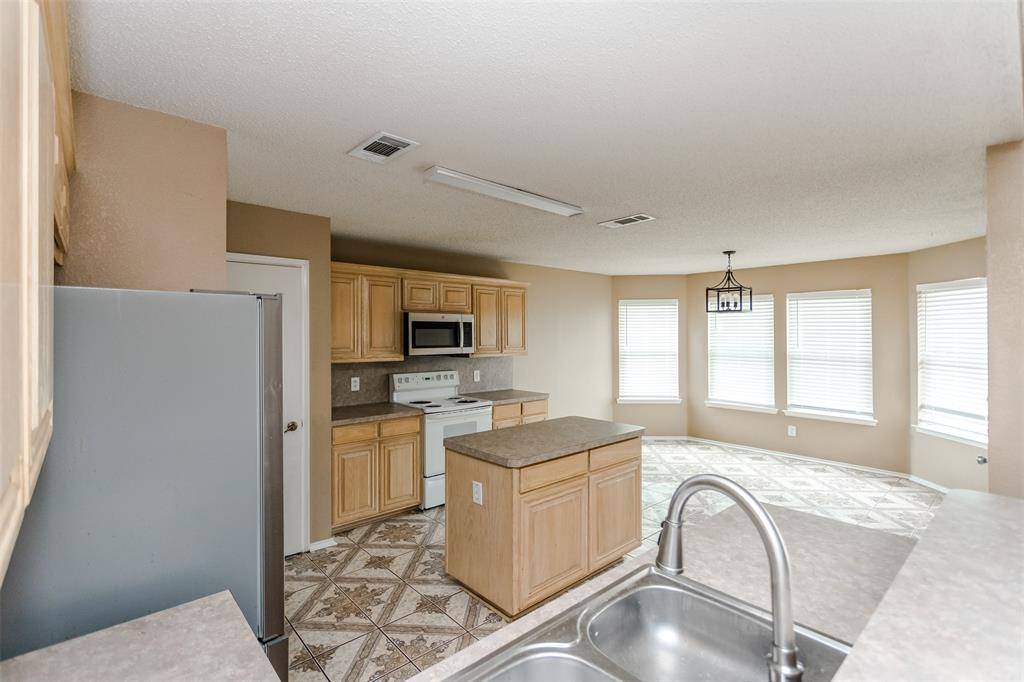 8012 Blue Duck Trail, Arlington, TX 76002