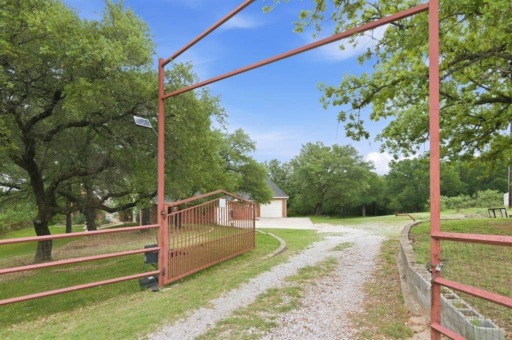 1012 Vista Hills Drive, Reno, TX 76082