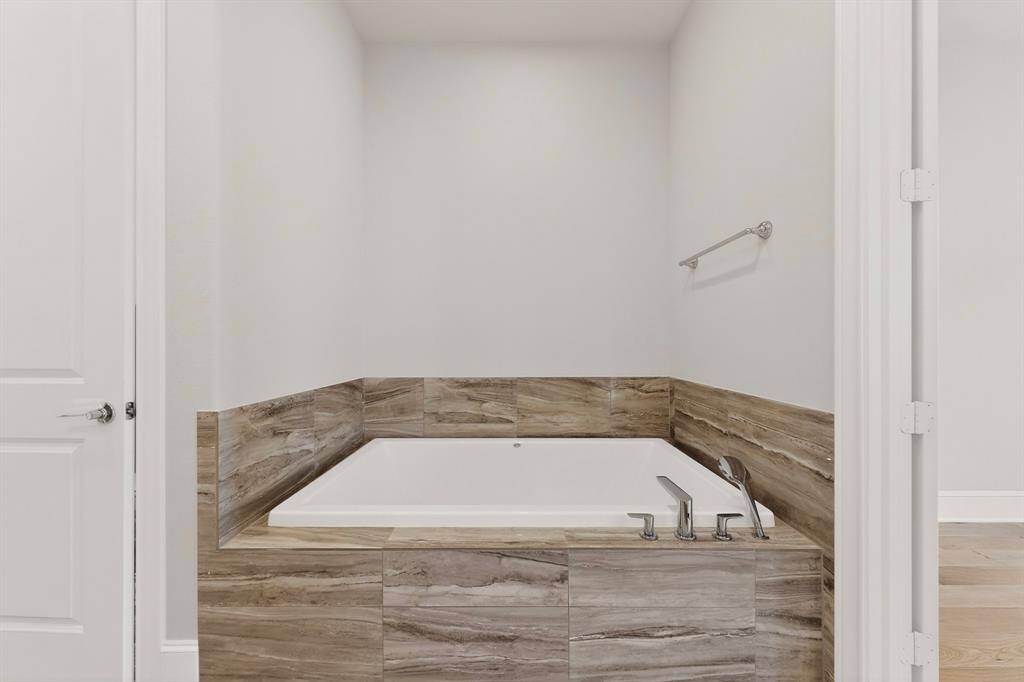 645 Dalton Lane, Irving, TX 75039