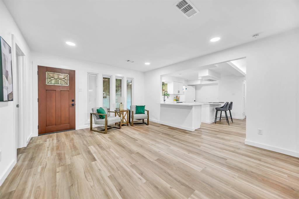 817 Savannah Way, Bedford, TX 76022