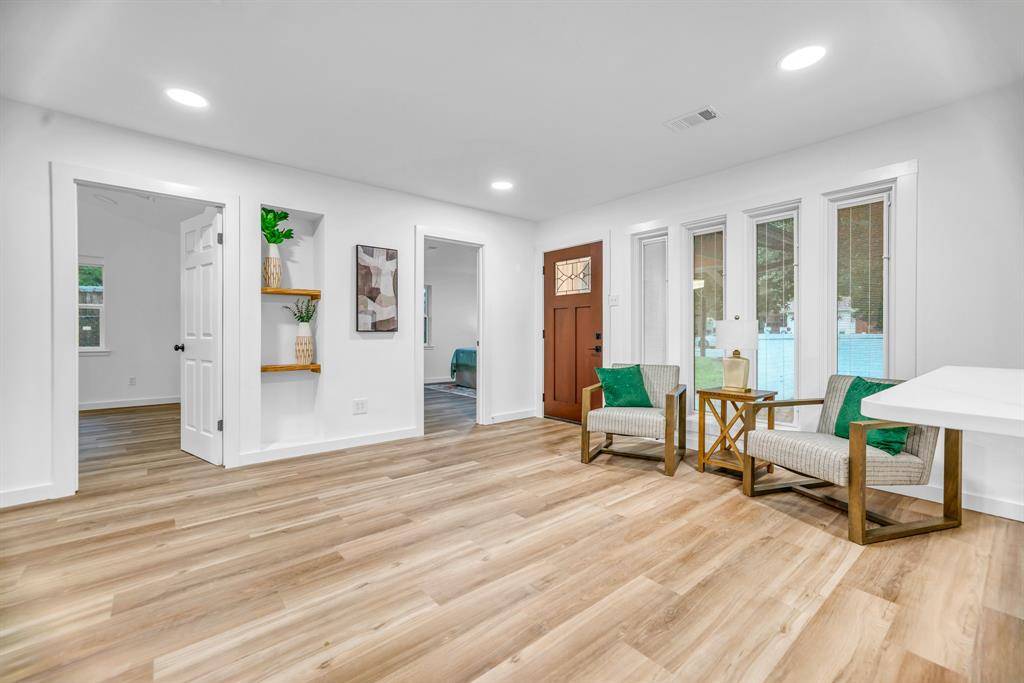 817 Savannah Way, Bedford, TX 76022