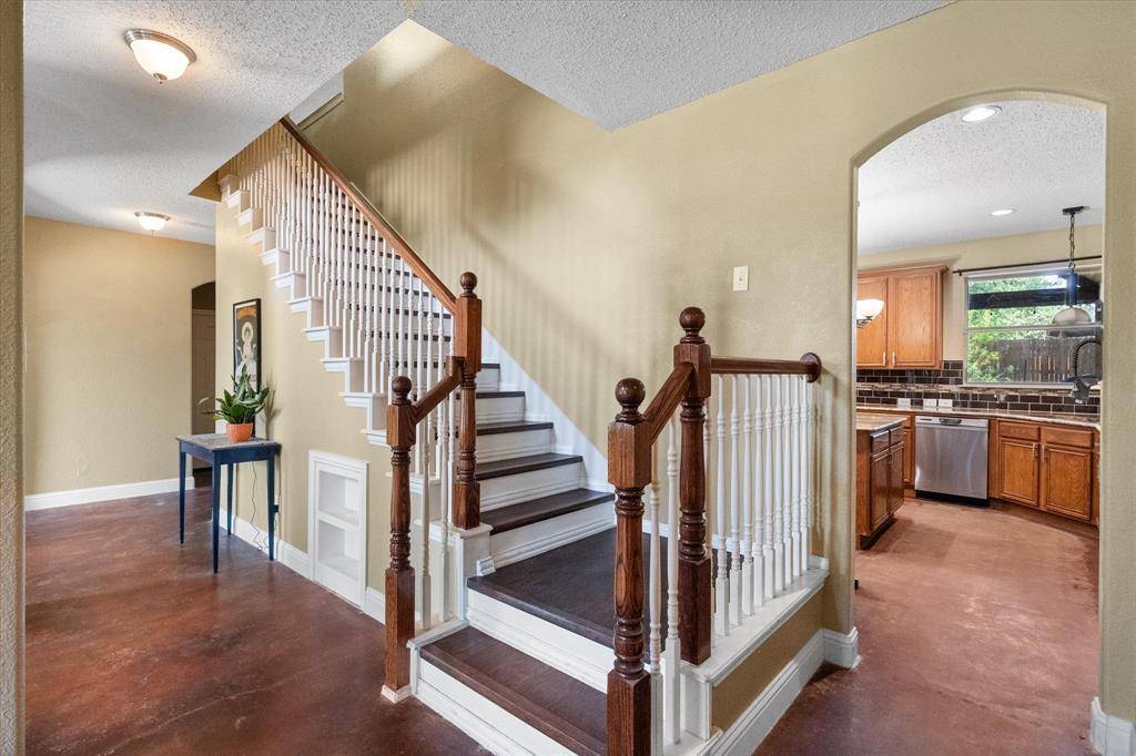 1305 Liverpool Lane, Mansfield, TX 76063