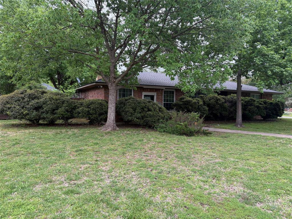 2200 Agnew Street, Bonham, TX 75418