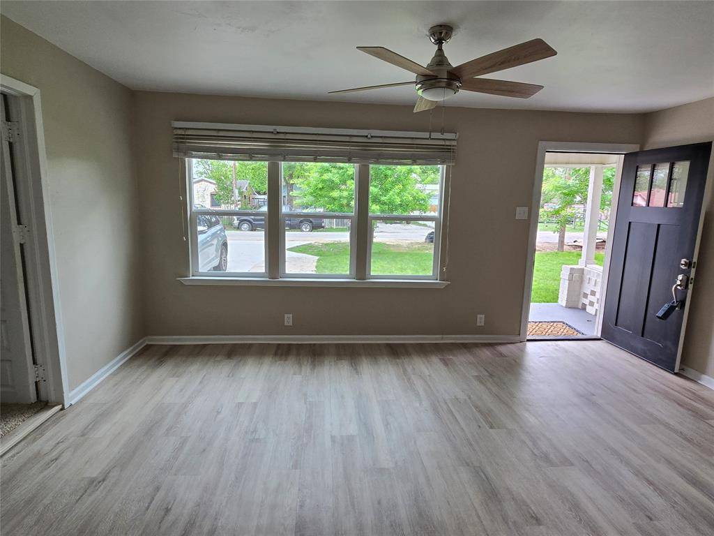 515 Elkhart Avenue, Dallas, TX 75217