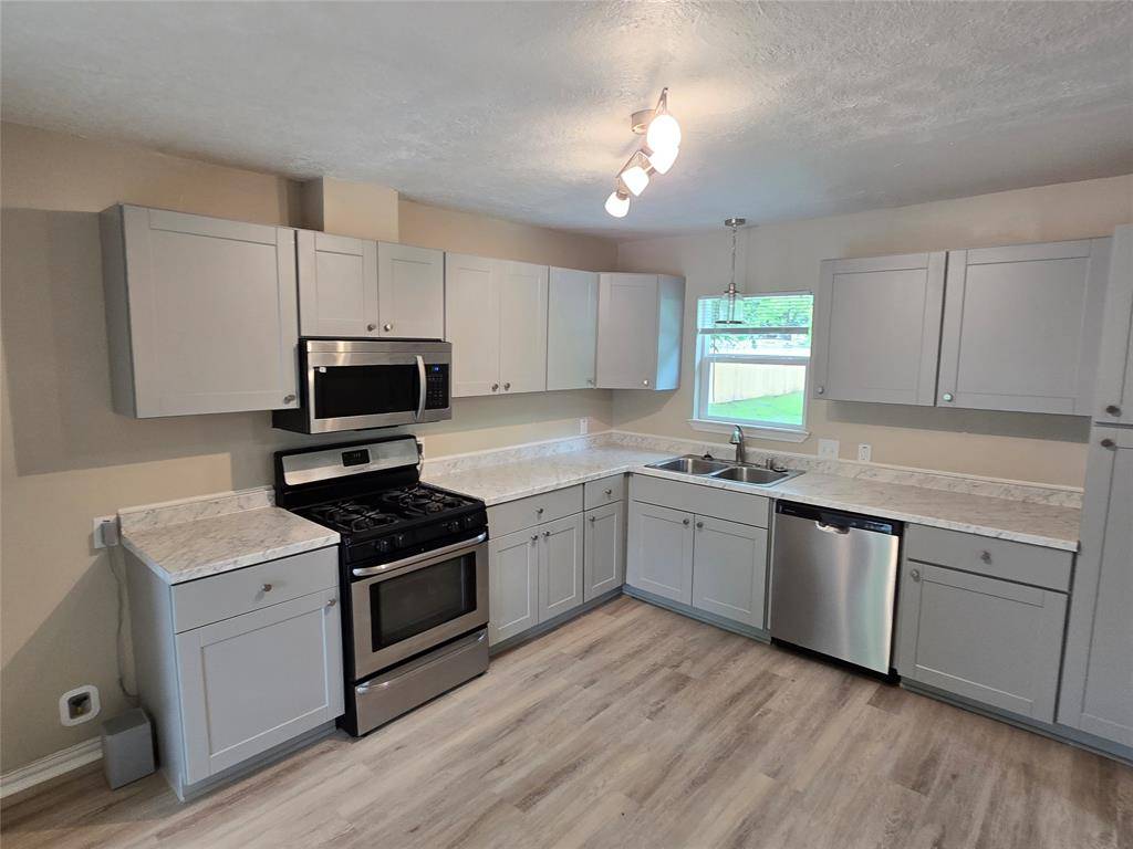 515 Elkhart Avenue, Dallas, TX 75217