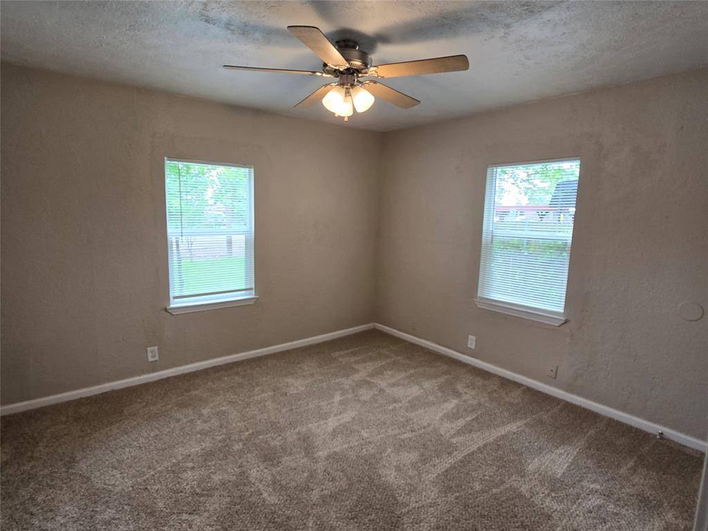 515 Elkhart Avenue, Dallas, TX 75217