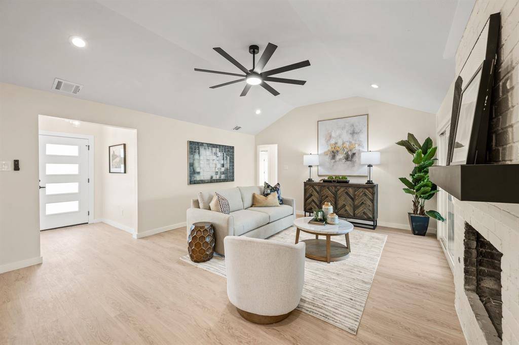 1934 Vista Oaks Drive, Carrollton, TX 75007