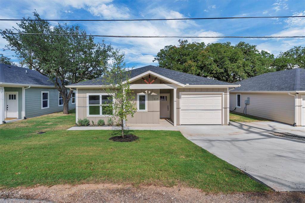 809 Branding Iron Trail, Granbury, TX 76049