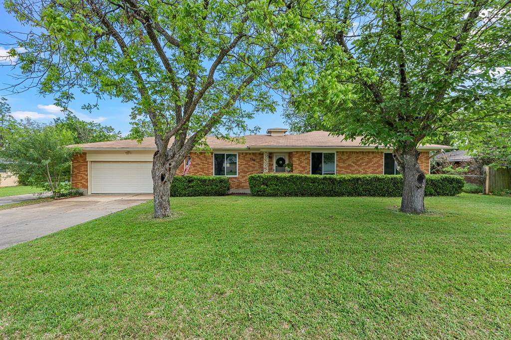 706 W Denison Drive, Robinson, TX 76706