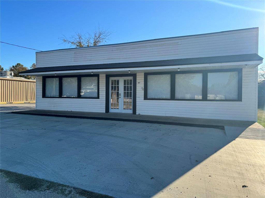 311 E Franklin Street, Alvord, TX 76225