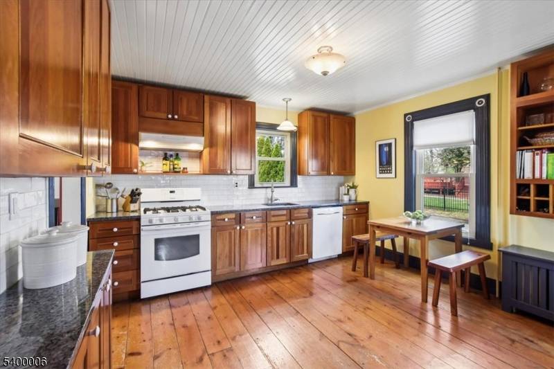 9 West Street, Clinton Twp., NJ 08801